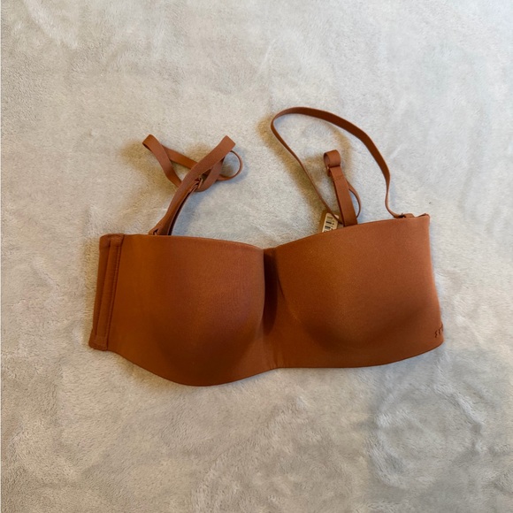 SKIMS Wireless Strapless Bra - Bronze 32C - Picture 3 of 6